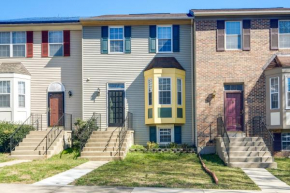 Upper Marlboro Townhome with Washer and Dryer!
